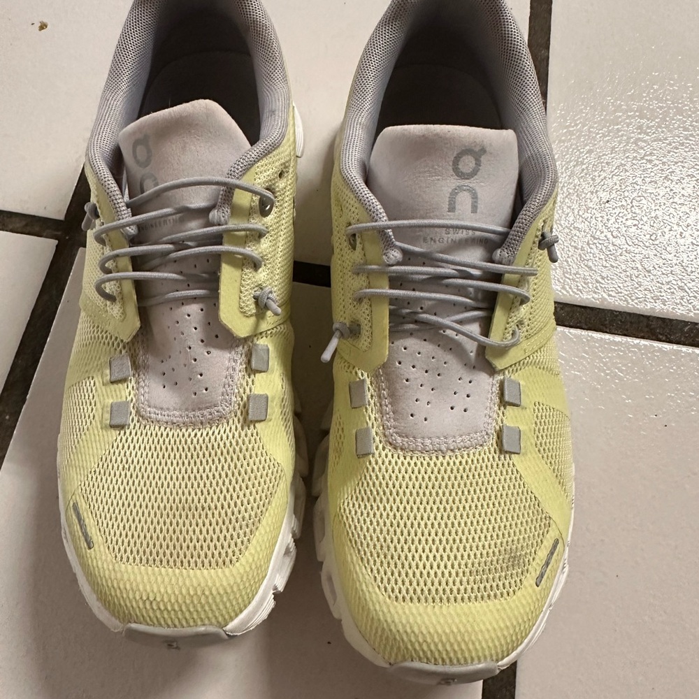 On Running Kids Sneakers in Light Yellow and Gray